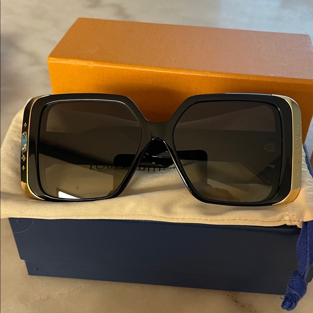 Louis Vuitton Women's Sunglasses in Black and Gold